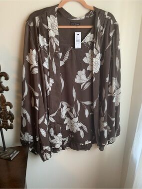 NWT-LANE BRYANT LONG SLEEVED BOW TIE BROWN AND WHITE TOP